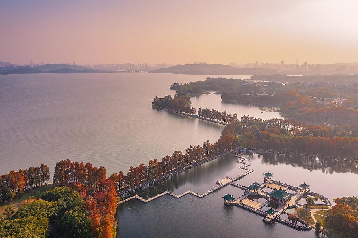 武汉魅力之城有众多休闲好去处，东湖风景区亮点多